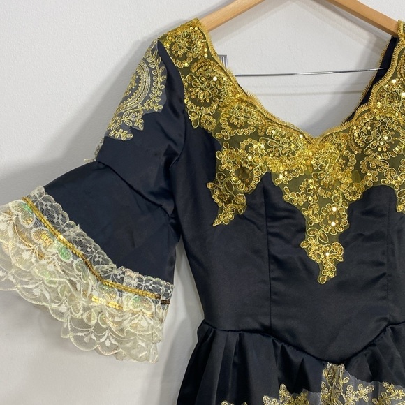 Elegant Black and Gold Women's Dress - Picture 5 of 10